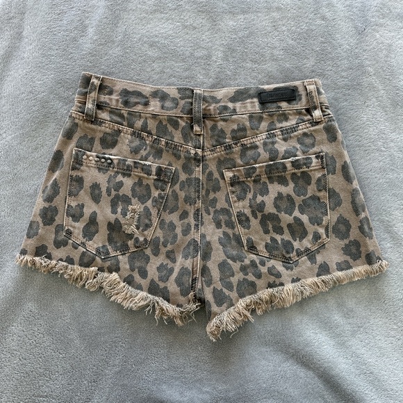 Cheetah print cutoff shorts - Picture 2 of 3